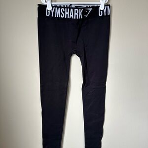 Gymshark Black Leggings with Elastic Waistband and Moisture-Wicking Fabric